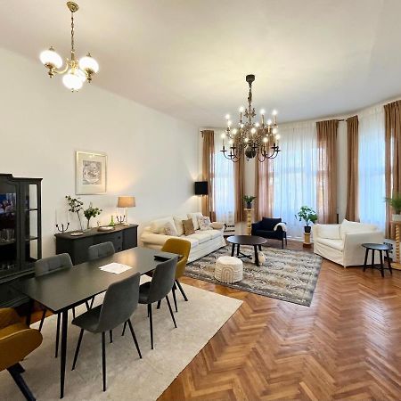 Hillside Luxury Residence Budapest With Free Garage Exterior photo